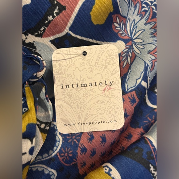 Free People Intimately โWeekend in Montaukโ Blue Floral Tie Strap Crop Top NWT ๐ผ - Picture 10 of 12